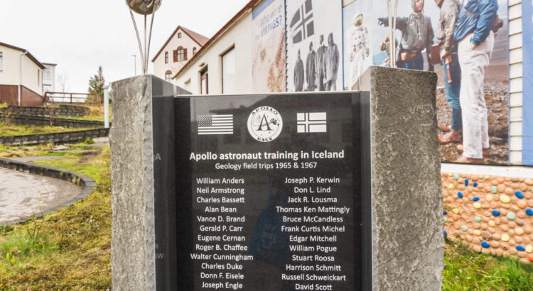 A monument to the training of the Apollo astronauts near Húsavík during the 1960s.